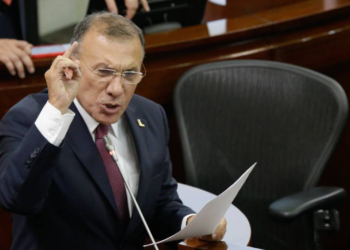 Roy Barreras pide suspender diálogos con narcos