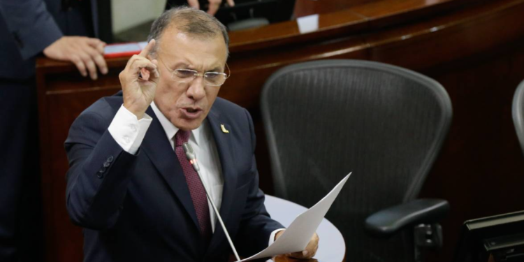 Roy Barreras pide suspender diálogos con narcos