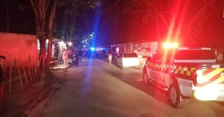 En los Güires: Grupo de personas atacó a policías para evitar captura de un sujeto