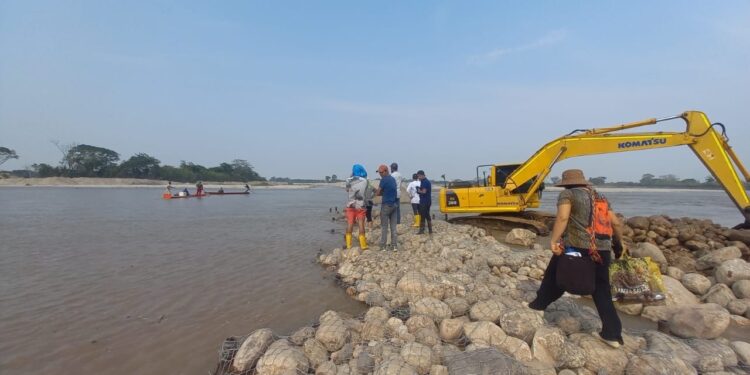 Tame: Avanzan los trabajos de protección sobre el río Cusay en el Botalón
