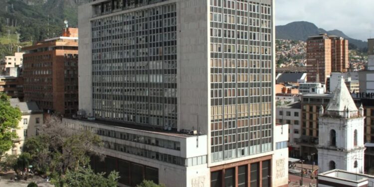 Banco de la República aumentó la tasa de interés a 13 %