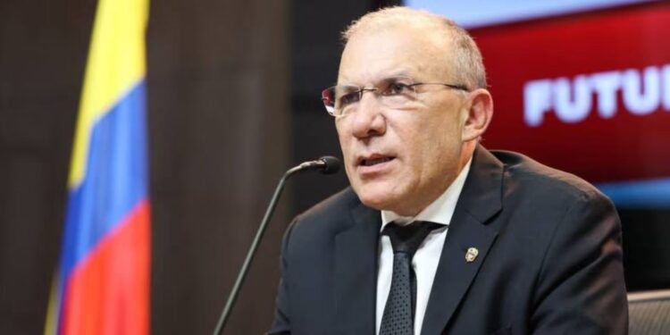 Presidente del Congreso hace angustioso llamado a coalición de Gobierno para salvar las reformas