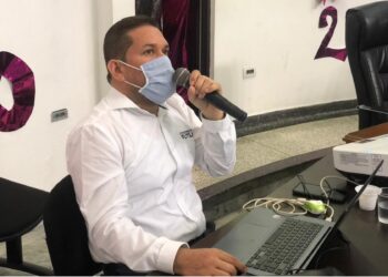 Por sobrecostos en el PAE, imputan fallo fiscal por más de $700 millones en contra del exsecretario de educación William Arévalo
