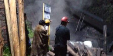 Mineros bajo tierra tras explosión en mina de carbón
