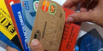 Cuidado con las tarjetas y créditos: tasas de interés subieron 25 puntos