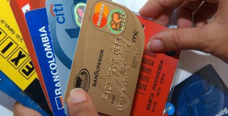 Cuidado con las tarjetas y créditos: tasas de interés subieron 25 puntos