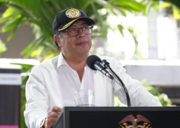 Petro propone pagar con bonos la indemnización a víctimas del conflicto
