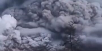Erupción del volcán Shiveluch en Rusia