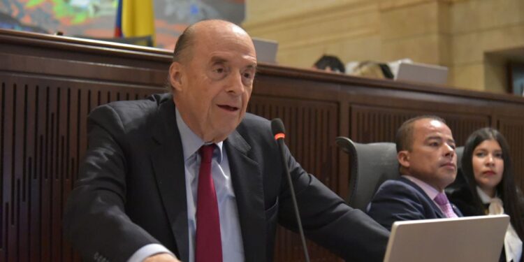 Canciller acudió a debate de moción de censura y defendió nombramientos
