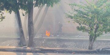 La Plazoleta Carmentea y el Caño Córdoba agonizan entre basuras, quemas, indigencia y hasta robos