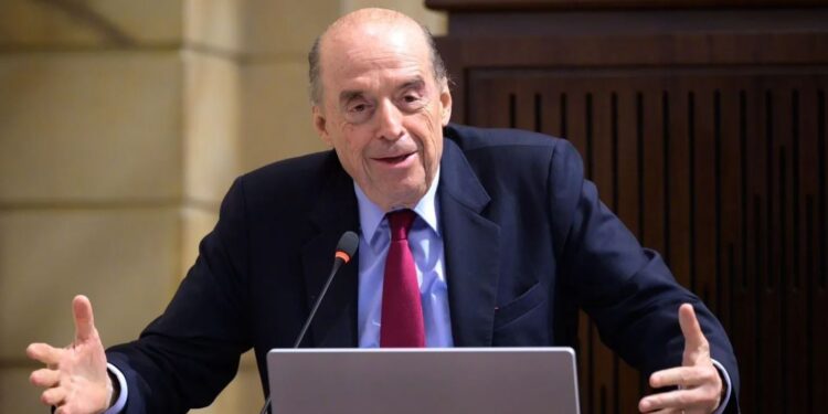 El canciller seguirá en el cargo: se cayó la moción de censura