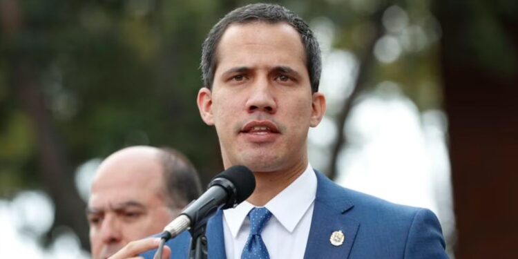 Critican al canciller Leyva por insinuar razón para detener a Juan Guaidó en Colombia