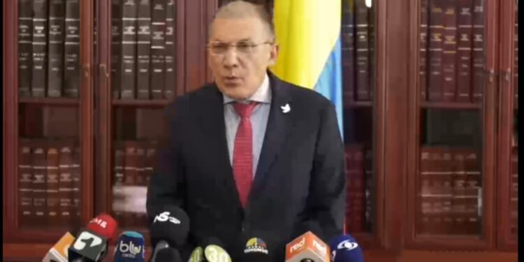 Presidente del Congreso llamó a la moderación ante crisis en el gabinete