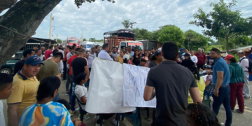 Manifestaciones por parte de la comunidad educativa que busca solución para transporte escolar