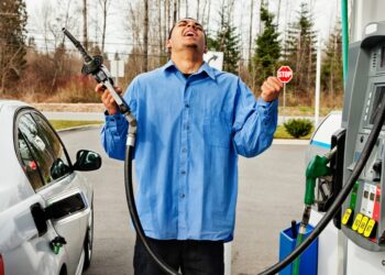 Precio de la gasolina aumenta 600 pesos en Colombia