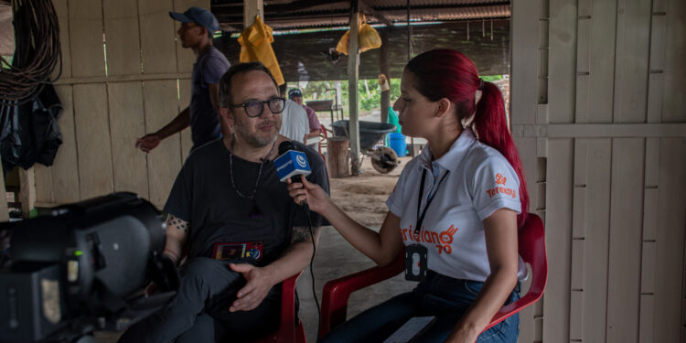 «Comunidades sensibles no van a la guerra»: César López, activista y músico.