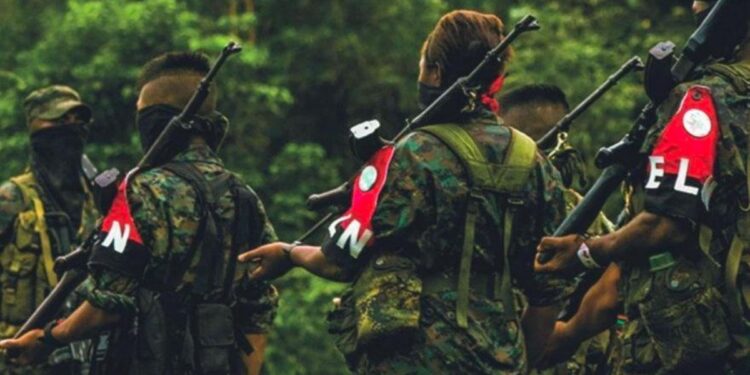 Eln se atribuye atentado terrorista que dejó una mujer y dos policías muertos