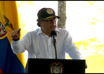 “Como si fuéramos pendejos”: Petro responde contra representante de militares retirados