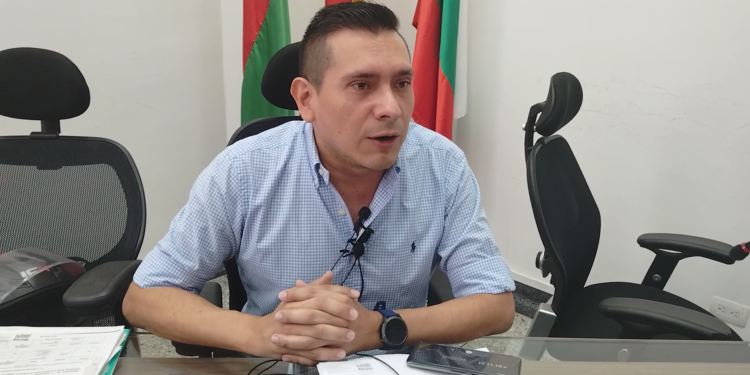 «Comunidades sensibles no van a la guerra»: César López, activista y músico.