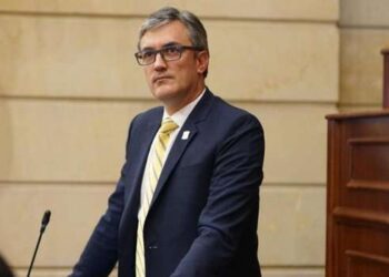Recusan a dos integrantes del Pacto Histórico que investigarían al presidente