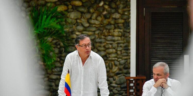 Gobierno y ELN acuerdan cese al fuego desde el 3 de agosto