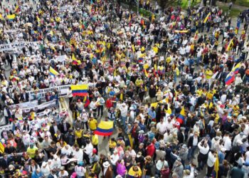 Marchas en todo el país: piden investigar escándalos del gobierno y contra algunos puntos de las reformas