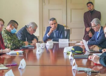 Ministro del Interior se reunió con partidos de oposición