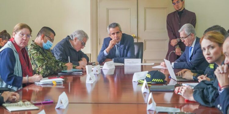 Ministro del Interior se reunió con partidos de oposición