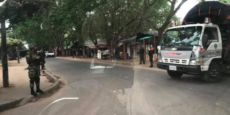 Una patrulla de la policía fue recibida a disparos en el sector Los Güires