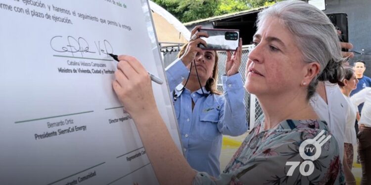 Firma de convenios para construcción y mejora de viviendas en Arauca