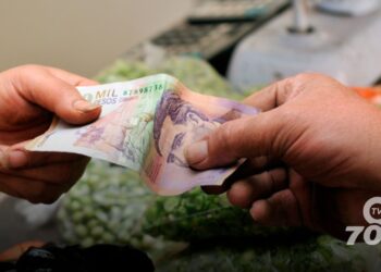 Discusión por propuesta de aumento del 18% en el salario mínimo en Colombia
