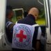 Un grupo guerrillero secuestró a personal de la Cruz Roja en Tame, manifestando la necesidad de respetar la misión médica y los derechos fundamentales.