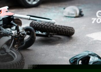 Accidentes en Arauca resultan en el fallecimiento de un trabajador y una joven madre, con tres personas heridas.