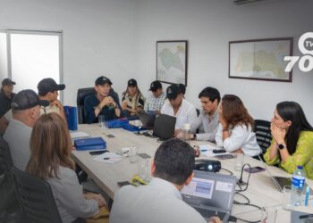 El Alcalde Juan Qüenza se une a SierraCol Energy y Fundación El Alcaraván para fomentar el desarrollo en el municipio de Arauca mediante vivienda, educación y empleo.
