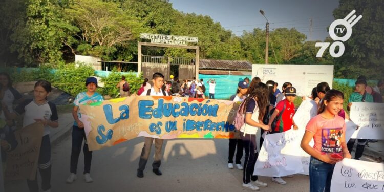 1.480 estudiantes del Instituto de Promoción Agropecuaria (IPA) en Puerto Jordán exigen contratación de docentes ante sobrecarga laboral de profesores.