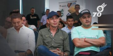Durante diálogos de paz, el Alcalde de Arauca instó a reconsiderar el traslado de presos del ELN, buscando preservar la seguridad y el bienestar comunitario.