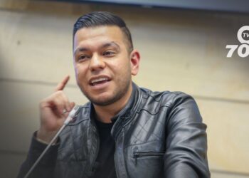 JotaPe Hernández expone extorsiones por guerrillas en Arauca y controversias en debates del Senado sobre reclutamiento de menores y seguridad nacional.