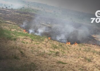 Incendios en áreas urbanas y rurales de Arauca intensifican esfuerzos de emergencia, con aeronaves desplegadas para controlar el fuego y proteger infraestructuras críticas.