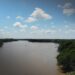 Inicia importante proyecto de mitigación en Monserrate para proteger la ribera del Río Arauca y combatir inundaciones.