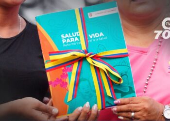 Frente a la caída de la reforma de salud, Colombia lanza decretos para optimizar su sistema de salud, incluido el giro directo de recursos.