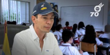 Tras el hallazgo de un explosivo cerca de una escuela rural en Arauca, el alcalde Juan Qüenza exige a grupos armados mantener el conflicto lejos de la comunidad educativa.