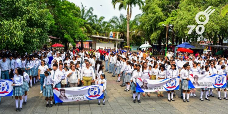 La Institución Educativa Francisco José de Caldas celebró su 50 aniversario en Arauca con eventos culturales y la renovación de busto del parque homónimo de Arauca.
