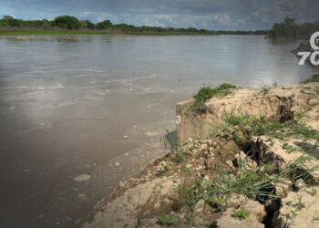 Este 7 de mayo, comenzaron las obras de mitigación en el sector Clarinetero, Arauca, con el fin de prevenir inundaciones durante la temporada invernal. El alcalde Juan Qüenza supervisó el inicio de los trabajos, que cuentan con el apoyo de la comunidad local y la UNGRD.