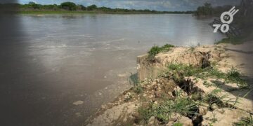 Este 7 de mayo, comenzaron las obras de mitigación en el sector Clarinetero, Arauca, con el fin de prevenir inundaciones durante la temporada invernal. El alcalde Juan Qüenza supervisó el inicio de los trabajos, que cuentan con el apoyo de la comunidad local y la UNGRD.