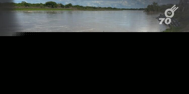 Este 7 de mayo, comenzaron las obras de mitigación en el sector Clarinetero, Arauca, con el fin de prevenir inundaciones durante la temporada invernal. El alcalde Juan Qüenza supervisó el inicio de los trabajos, que cuentan con el apoyo de la comunidad local y la UNGRD.