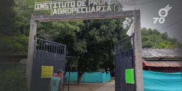 En respuesta a la disconformidad comunitaria, la Secretaría de Educación de Arauca ha revocado la resolución que trasladaba el Instituto de Promoción Agropecuaria de Puerto Jordán a Arauquita, manteniendo su ubicación original y evitando las protestas anunciadas.